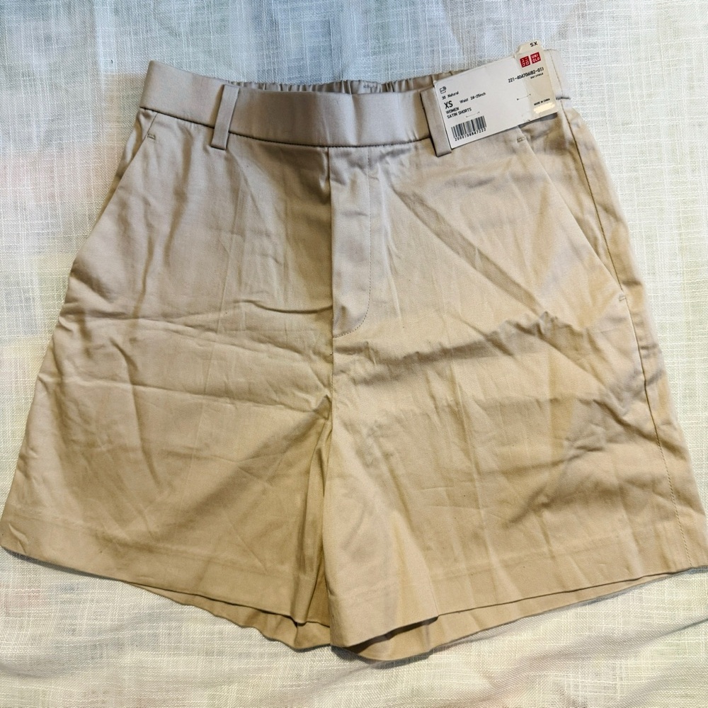 NEW Uniqlo women tan shorts, size XS